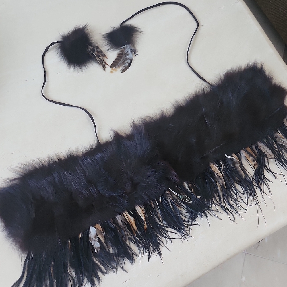 Chic brown fur and feathered collar